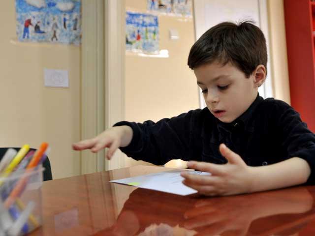 Metodă nouă de terapie cu muzică și sunete pentru 40 de copii autiști