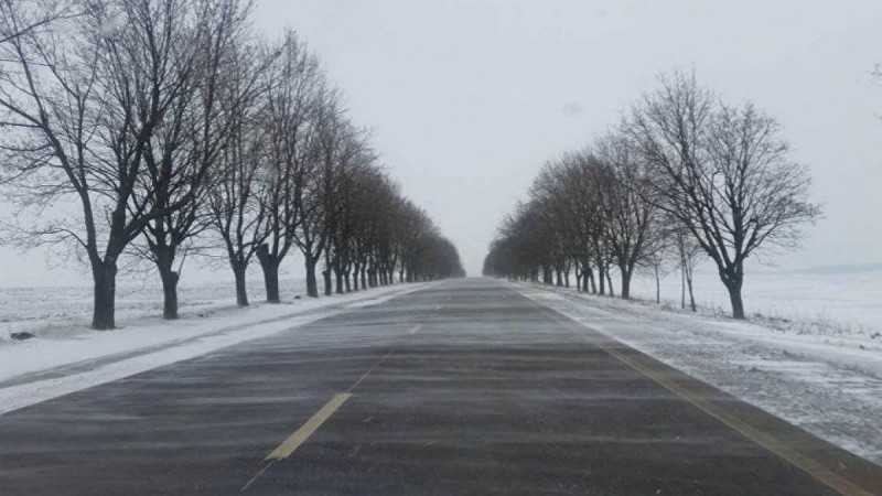 Drumarii au împrăştiat 75 de tone de sare pe arterele naţionale de circulaţie din Regiunea Centru