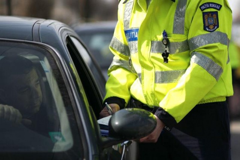 Polițiștii mureșeni au reținut 17 permise de conducere în 24 de ore