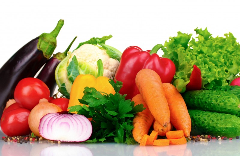 Fructele proaspete, legumele şi citricele sunt mărfurile alimentare care s-au scumpit în ianuarie 2018