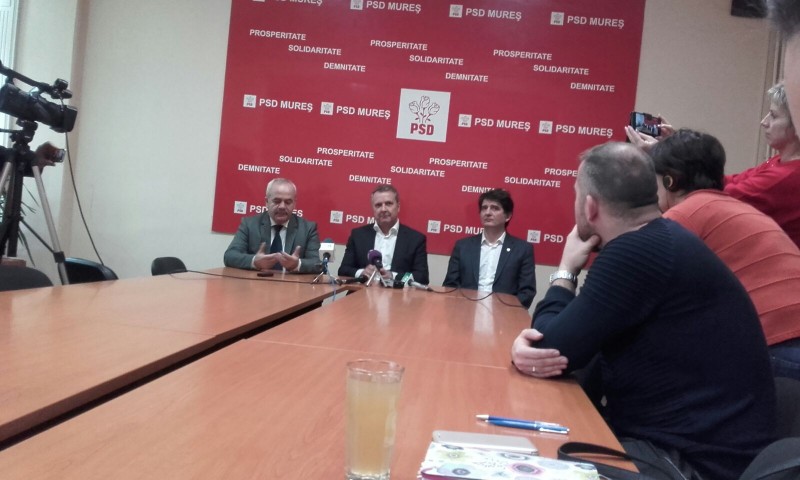 Președintele Partidului Socialist Maghiar s-a întâlnit cu social democrații mureșeni Președintele Partidului Socialist Maghiar s-a întâlnit cu social democrații mureșeni