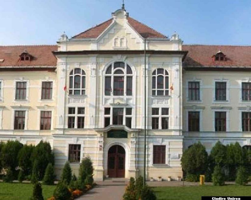 Uniunea Liceenilor Maghiari din România îi cere preşedintelui să nu întârzie promulgarea legii privind înfiinţarea liceului romano-catolic din Târgu Mureş