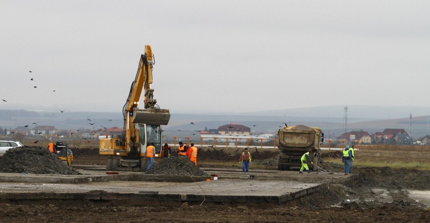 Suspendarea lucrărilor la Aeroportul Tg. Mureș este legată strict de condițiile meteorologice, susțin autoritățile Suspendarea lucrărilor la Aeroportul Tg. Mureș este legată strict de condițiile meteorologice, susțin autoritățile