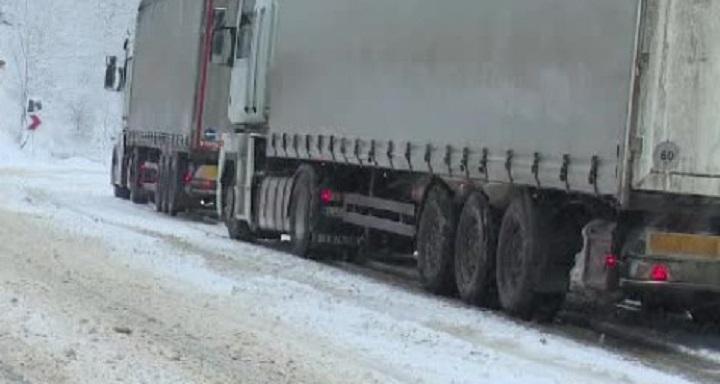 Tiruri blocate în județul Brașov
