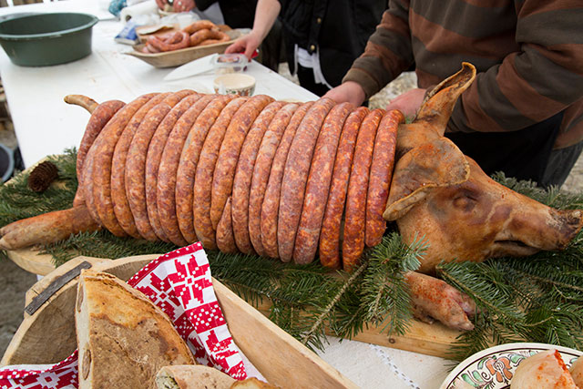 Cea de-a 13-a ediție a festivalului gastronomic “Pomana porcului”, în județul Covasna