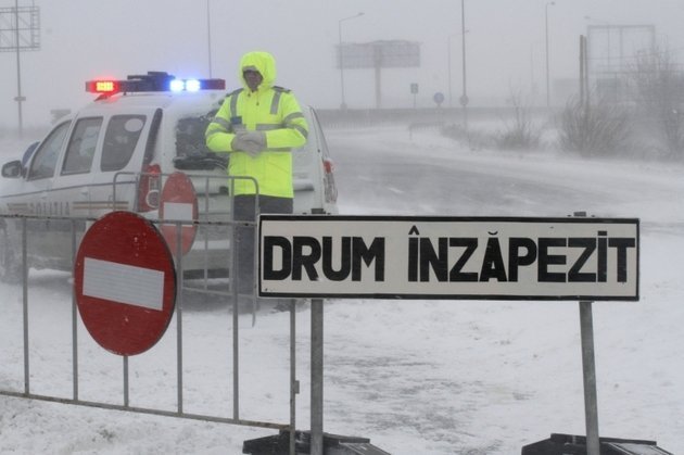 DJ 113A, între Balvanyos şi Lacul Sfânta Ana, închis din cauza viscolului puternic