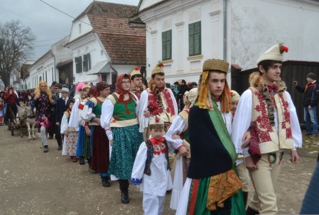 Credincioşii romano-catolici din judeţul Harghita s-au adunat la sărbătoarea tradiţională numită Fărşang