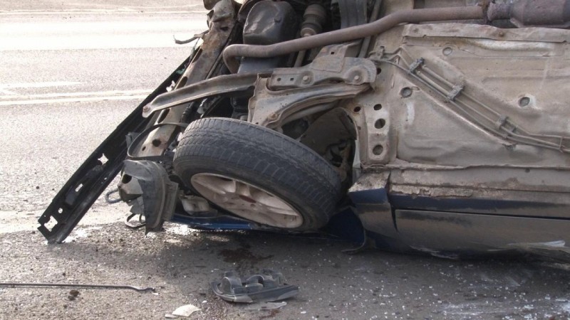 Un autoturism în care se aflau o femeie şi trei copii s-a răsturnat pe DN10, între Hărman şi Prejmer Un autoturism în care se aflau o femeie şi trei copii s-a răsturnat pe DN10, între Hărman şi Prejmer