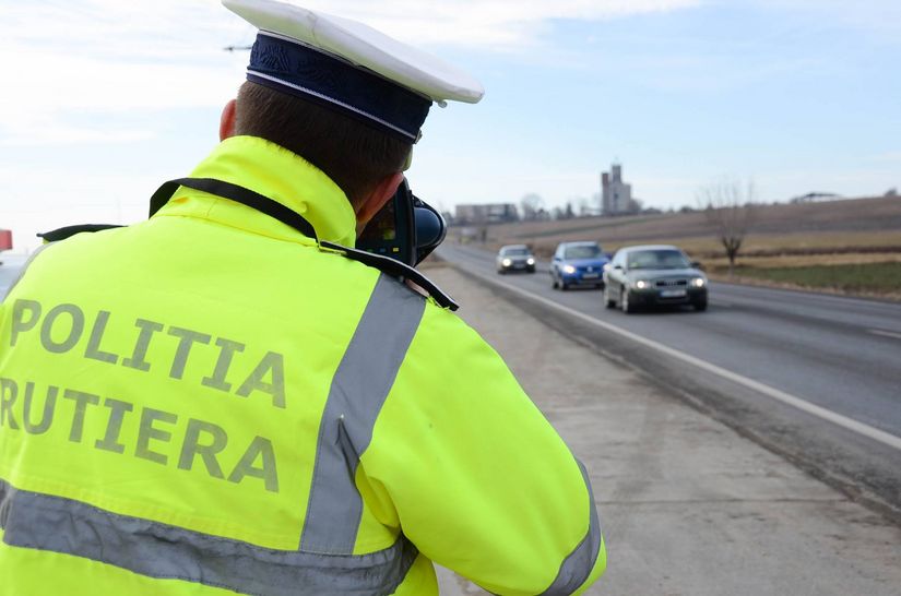 Polițiștii brașoveni caută o mașină implicată într-un accident