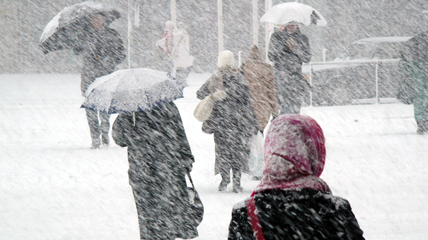 Informare meteo de ploi, ninsori şi intensificări ale vântului, până duminică seara la nivelul întregii ţări