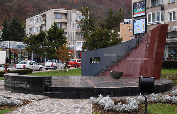 Ceremonial militar şi religios la Monumentul luptătorilor din rezistenţa anticomunistă din Brașov