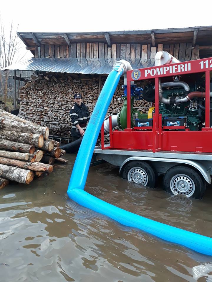 Circa 100 de case, 600 de gospodării şi peste 1.200 de hectare de păşuni şi fâneţe, afectate de inundaţii în Harghita