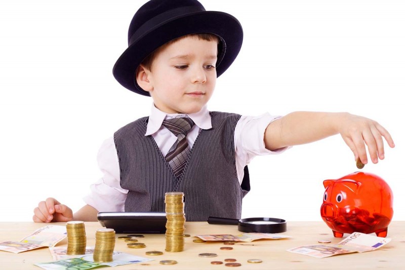 Educaţia financiară, o nouă materie în programa şcolară