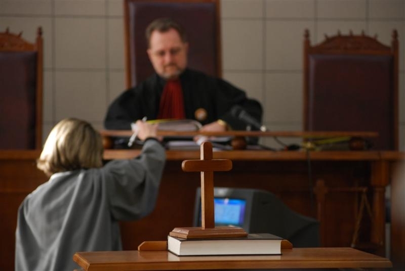 Grefierii ameninţă cu proteste, nemulţumiţi de salarii şi de condiţiile de muncă