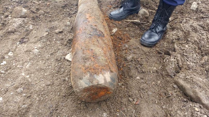 Bombă găsită în albia unui pârâu din satul Bucium, județul Brașov