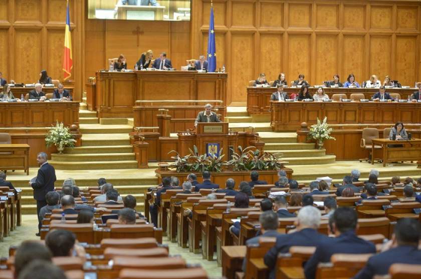 Moţiunea simplă împotriva ministrului educaţiei a fost respinsă de plenul Camerei Deputaţilor