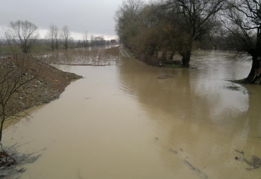 Autorităţile au început pregătirile în vederea evacuării a circa 25 de gospodării din satul Băcel, comuna Chichiş, ameninţate de inundaţii