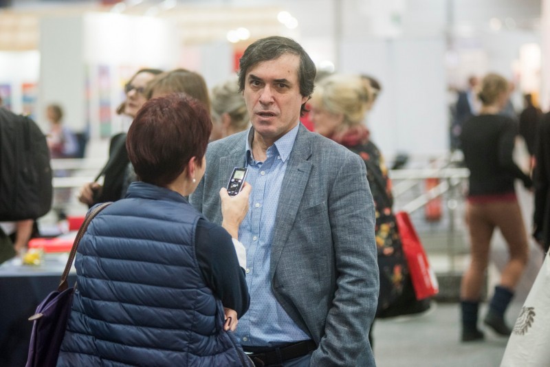 Mircea Cărtărescu îşi va lansa la Miercurea-Ciuc traducerea în maghiară a volumului ‘Nu striga niciodată ajutor’