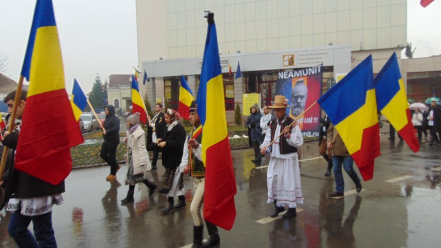 Protest al comunității românești în fața Primăriei Sf.Gheorghe