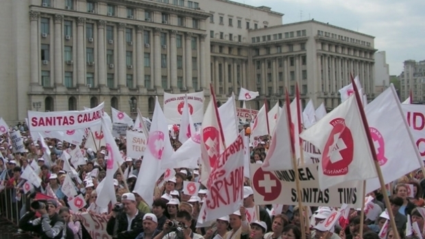 UPDATE: SANITAS protestează în faţa Ministerului Muncii