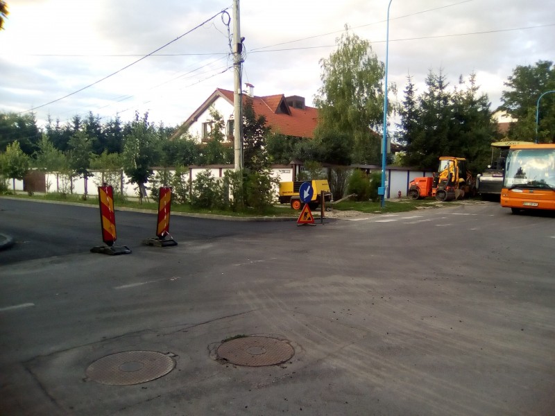 Încep asfaltările unor străzi din cartierul brașovean Tractorul