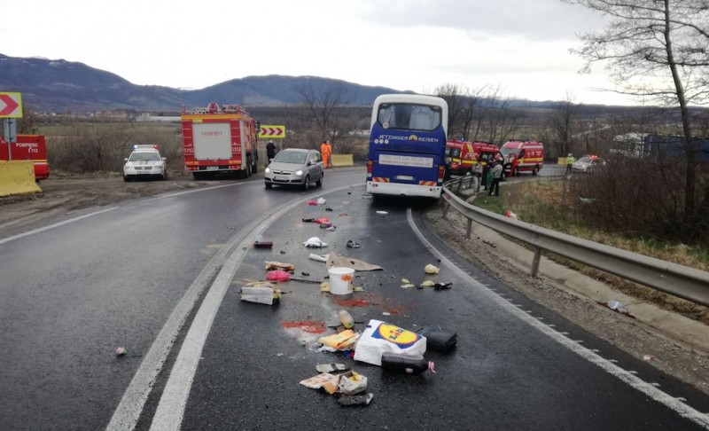 Accident rutier pe DN 1, în apropierea localităţii Bradu Accident rutier pe DN 1, în apropierea localităţii Bradu