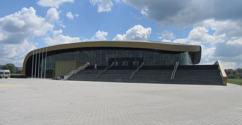 Patinoarul acoperit de lângă Arena Sepsi din Sfântu Gheorghe va funcţiona până la sfârşitul lunii aprilie Patinoarul acoperit de lângă Arena Sepsi din Sfântu Gheorghe va funcţiona până la sfârşitul lunii aprilie