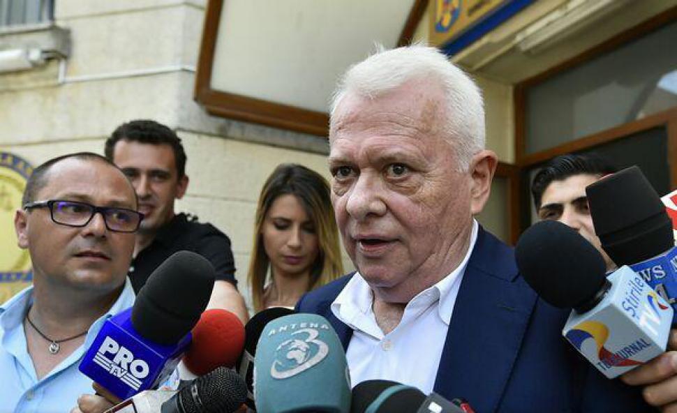 Amânare în dosarul retrocedărilor ilegale de păduri în care este judecat Hrebenciuc