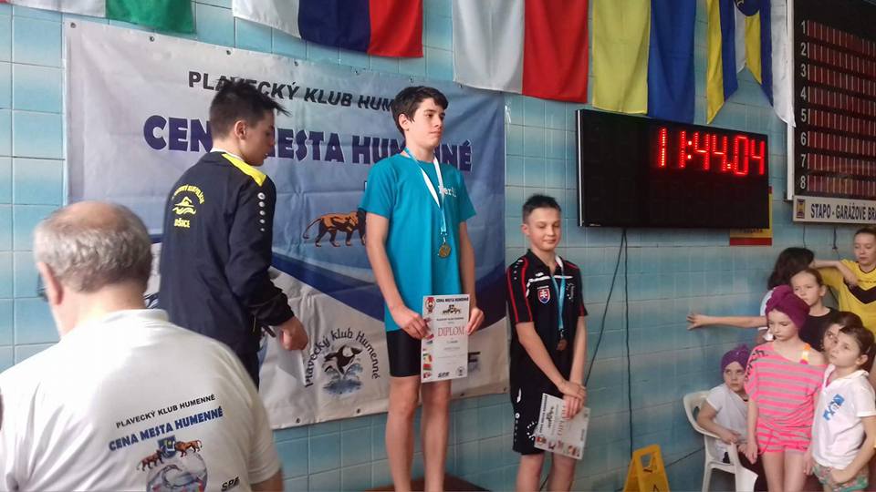 Înotătorii târgumureșeni s-au întors cu 18 medalii din Slovacia