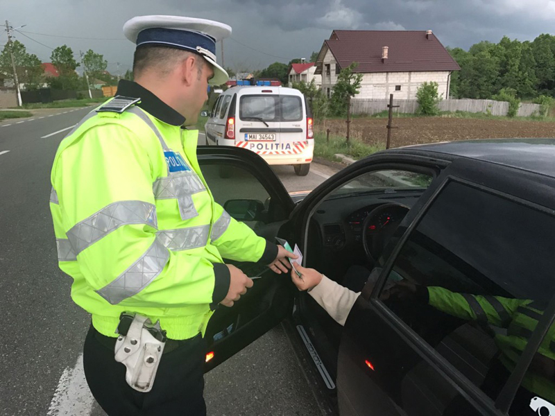 Un covăsnean are dosar penal după ce le-a prezentat polițiștilor un permis de conducere fals