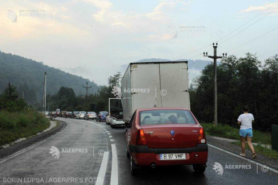 Traficul pe DN1 este aglomerat pe raza staţiunilor montane Predeal şi Sinaia