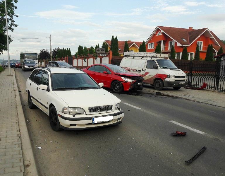 Circulație îngreunată la intrarea în Tg.Mureș din cauza unui accident Circulație îngreunată la intrarea în Tg.Mureș din cauza unui accident