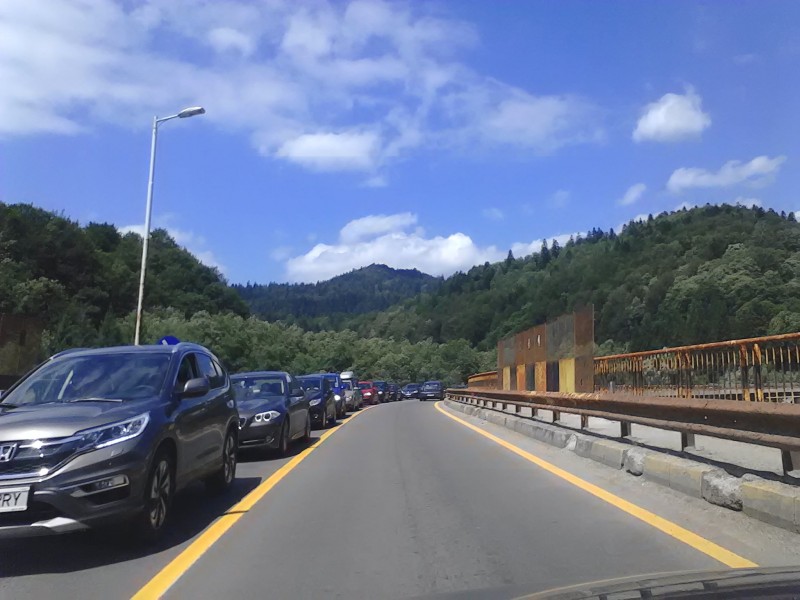 Au început lucrările de reparații la pasajul peste calea ferată, de la Predeal