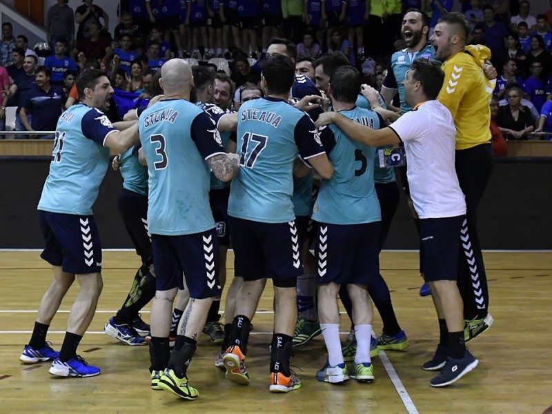 Steliştii au produs surpriza la handbal