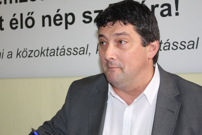 Deputatul Kulcsar Terza Jozsef: „E un pas înainte că Parlamentul a dezbătut statutul de autonomie” Deputatul Kulcsar Terza Jozsef: „E un pas înainte că Parlamentul a dezbătut statutul de autonomie”