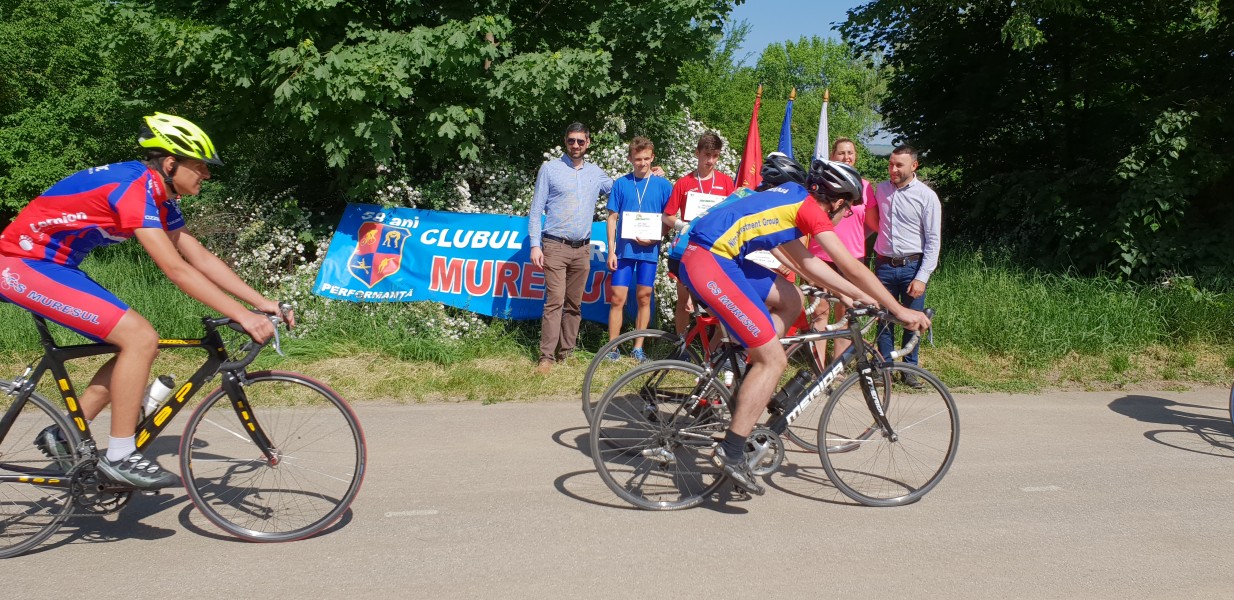 Tinerii cicliști și patinatori s-au întrecut astăzi la Tîrgu-Mureș