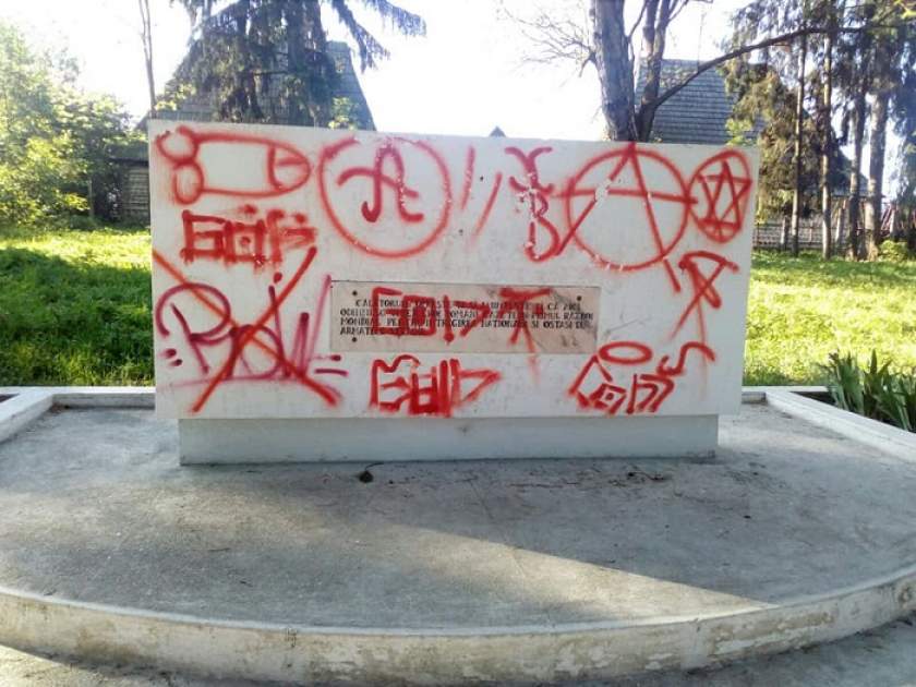Monumentul Eroilor din Miercurea Ciuc a fost vandalizat pentru a doua oară în ultimii doi ani