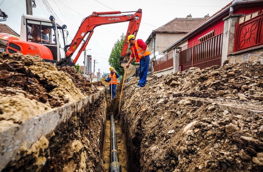 Metodă modernă de reparare a conductelor de apă şi canalizare din Sf.Gheorghe, fără spargerea asfaltului
