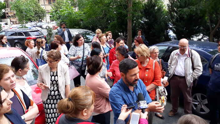Medicii de familie protestează în faţa Casei Naţionale de Asigurări de Sănătate