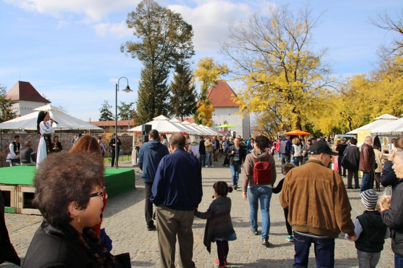Peste 80 de producători îi vor îmbia pe târgumureșeni la Târgul Cetății