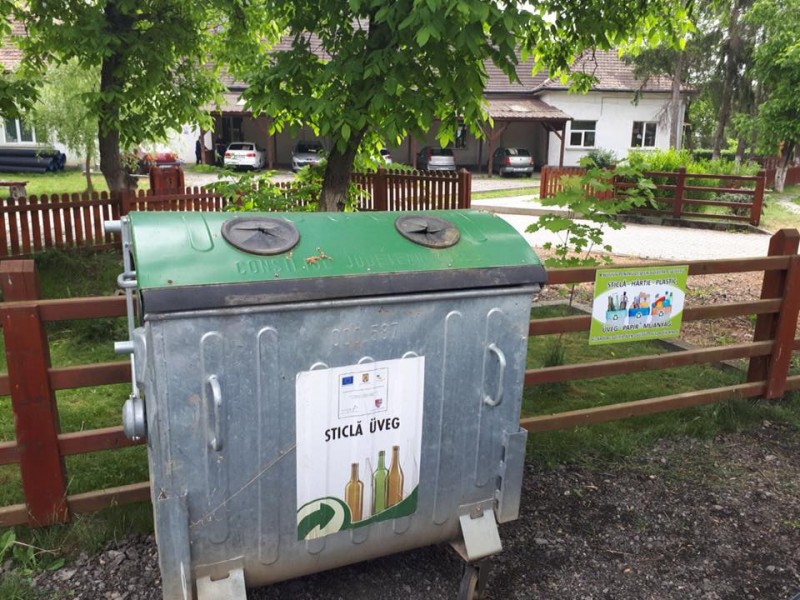 În comuna Livezeni a început colectarea selectivă a deșeurilor