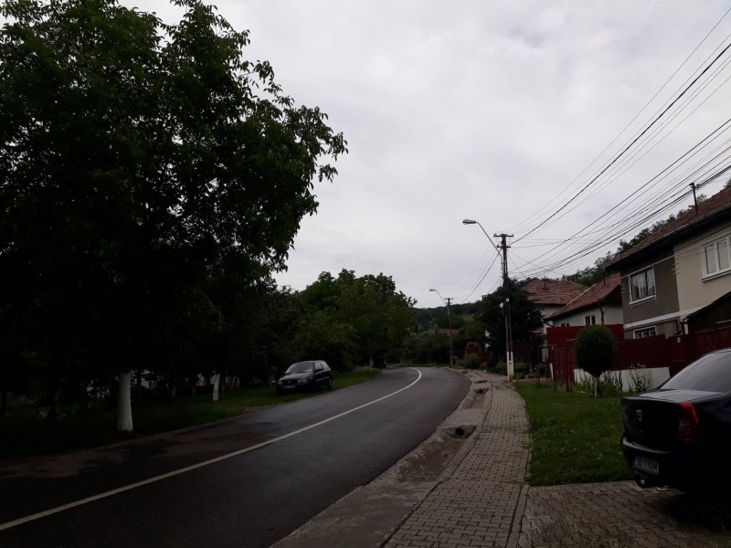 Vremea se menţine în general instabilã