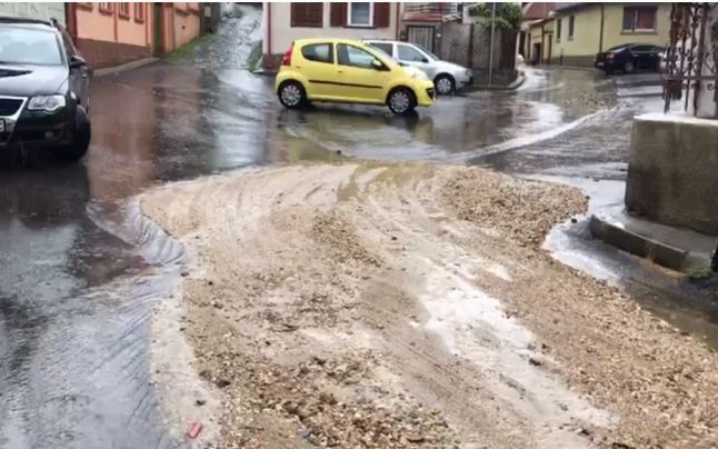 Primăria Brașov ia măsuri, după pagubele produse de inundațiile din cartierul Schei