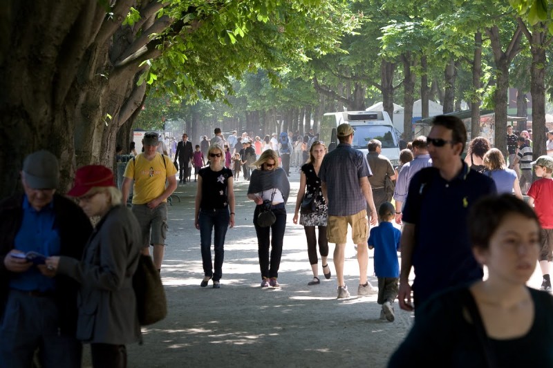 România intră de astăzi într-o nouă etapă de relaxare a restricţiilor impuse de pandemie