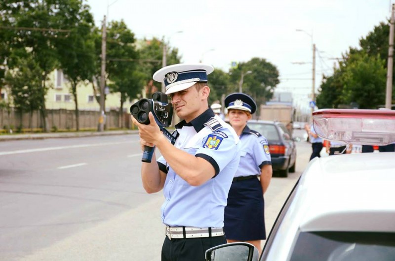 Utilizarea radarelor din autovehicule care nu au înscrisurile Poliţiei sau care nu sunt amplasate în locuri vizibile va fi interzisă