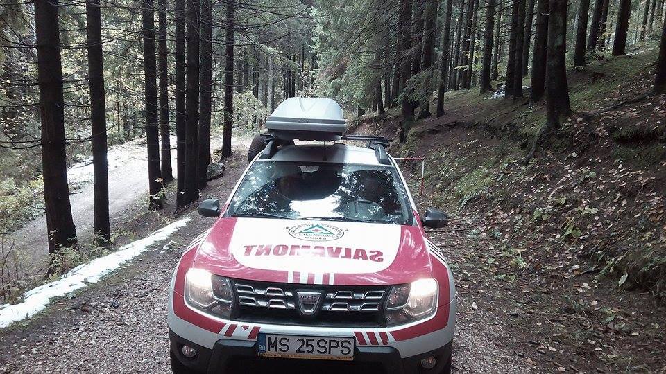 Doi adolescenți rătăciți în munți și doi accidentați, ajutați de Salvamont Mureș