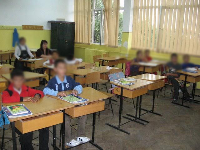 Scade numărul elevilor