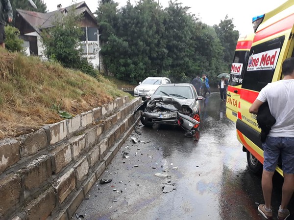 Braşov: Trei persoane rănite în timpul desfăşurării unui raliu