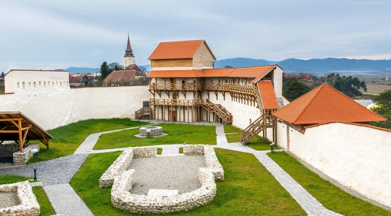 Mai multe ore de vizitare a Cetății Feldioara