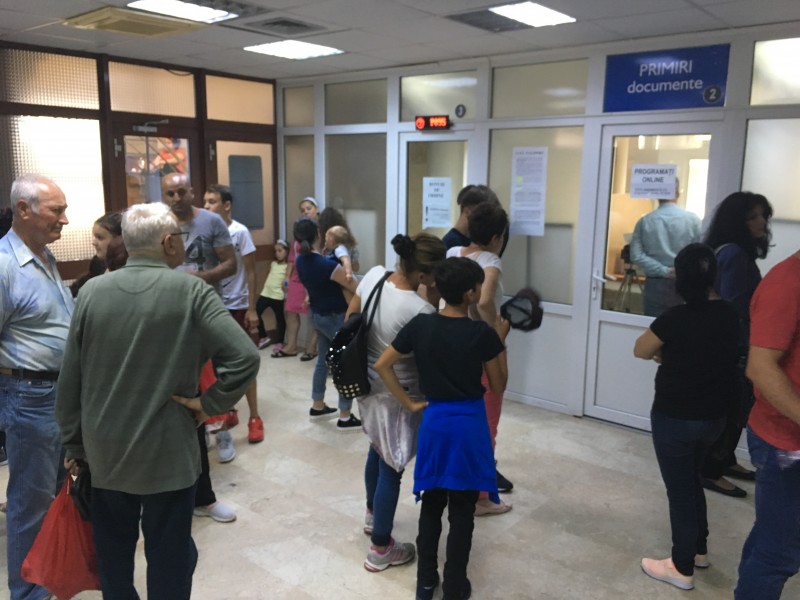 Noul regim al pașapoartelor încurcă socotelile românilor veniți în concediu din străinătate